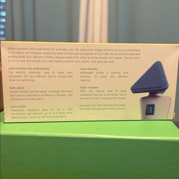 BT SONIC Cleansing Brush in Blue and White - Picture 3 of 4